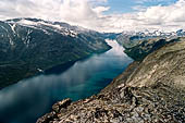 Parco Jotunheimen, Norvegia. Panorami sul Gjende da sopra il Veslefjellet